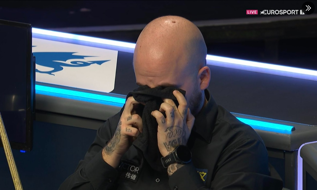 Snooker Match Suspended: Player's Migraine Causes Impaired Vision